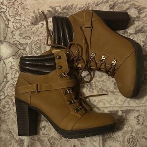 Stylish Tan Heeled Boots with Lace-Up Design